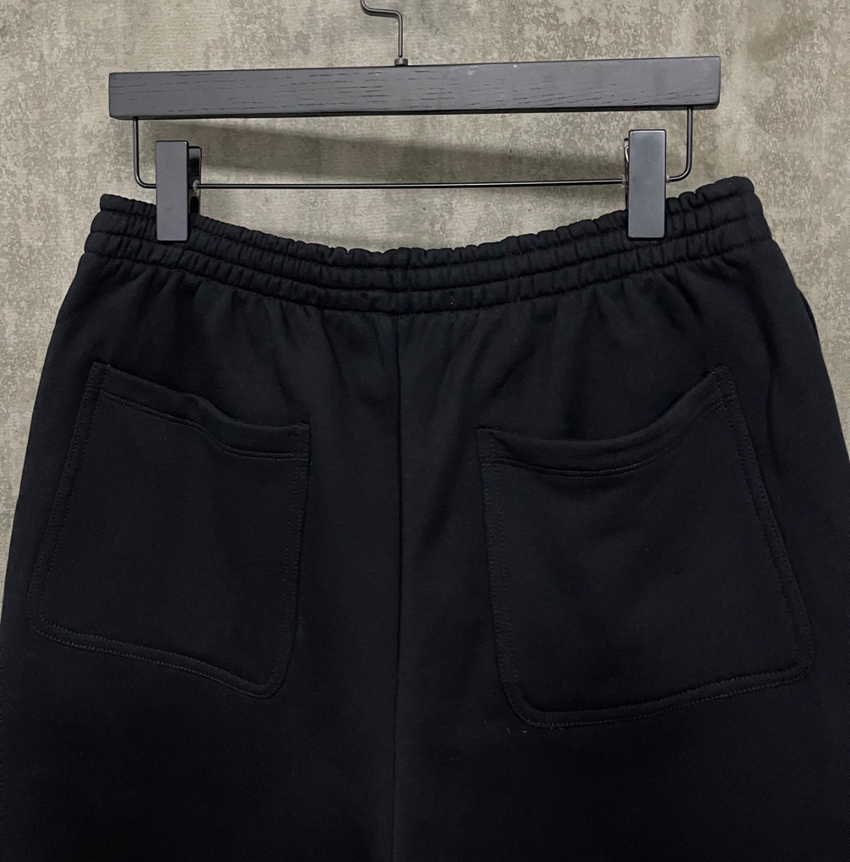 Alo Logo Shorts – Black