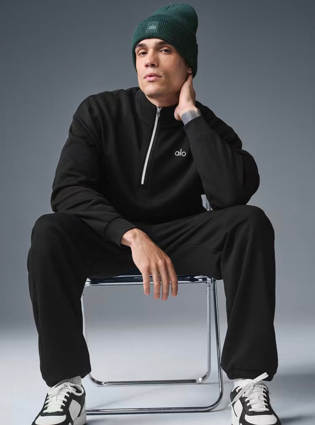 Alo Quarter-Zip Pullover – Black