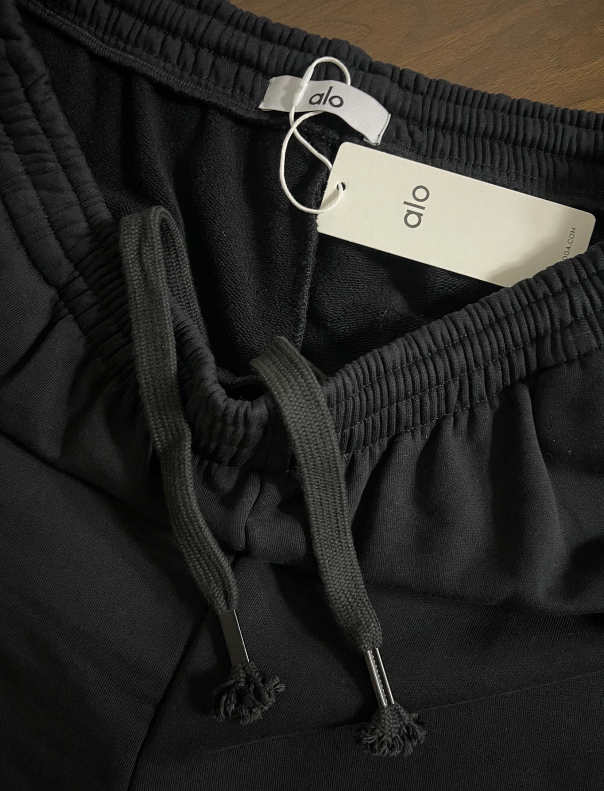 Alo Logo Shorts – Black