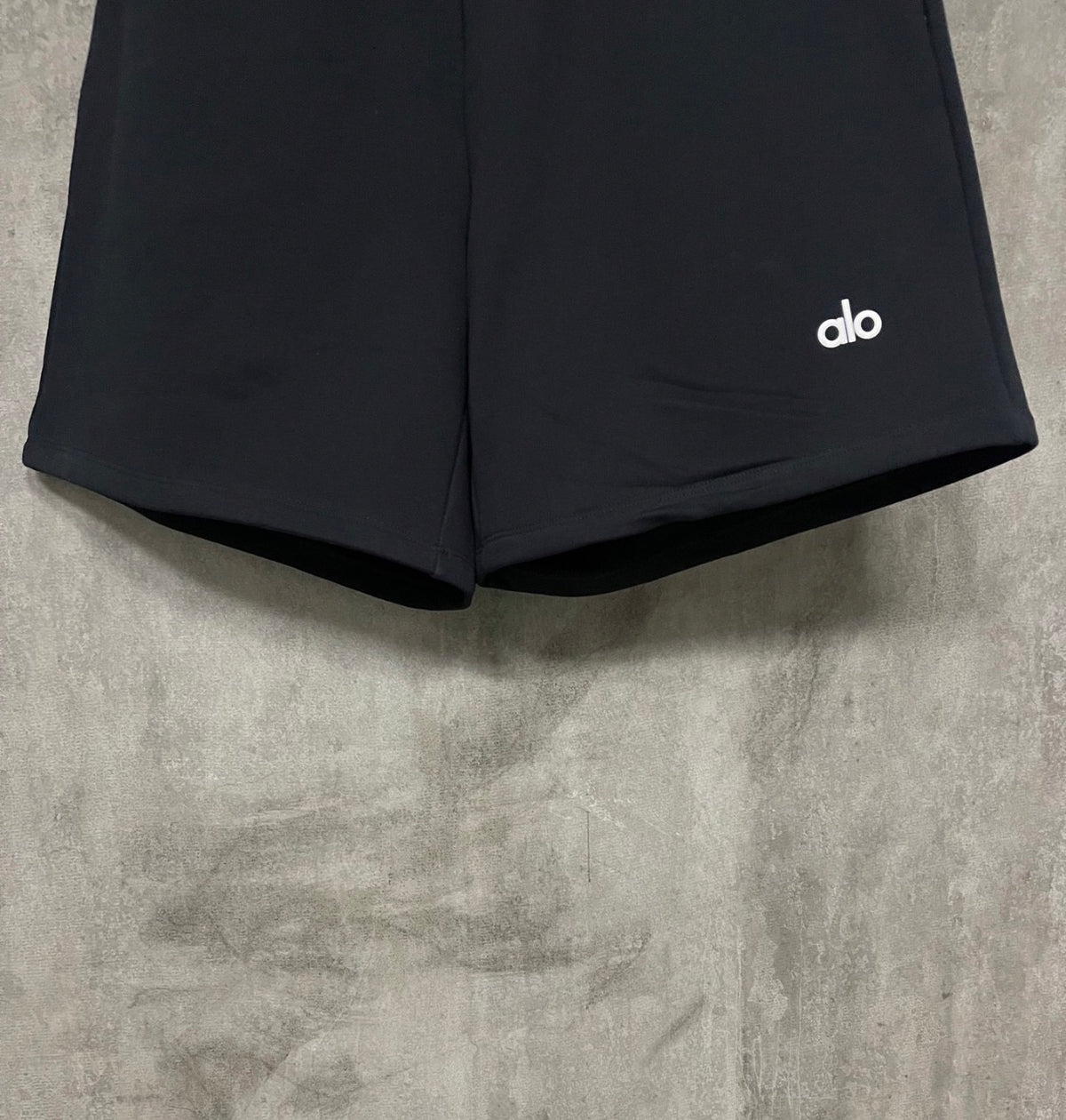 Alo Logo Shorts – Black