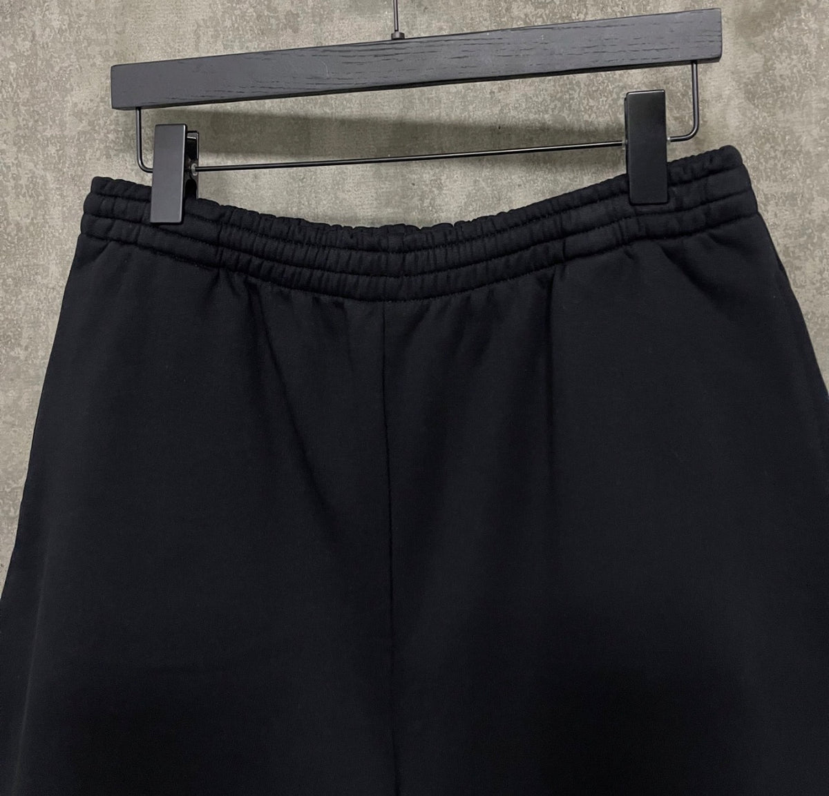 Alo Logo Shorts – Black